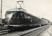 808514 Afbeelding van het electrische treinstel nr. 623 (mat. 1936) van de N.S. te Den Haag H.S.